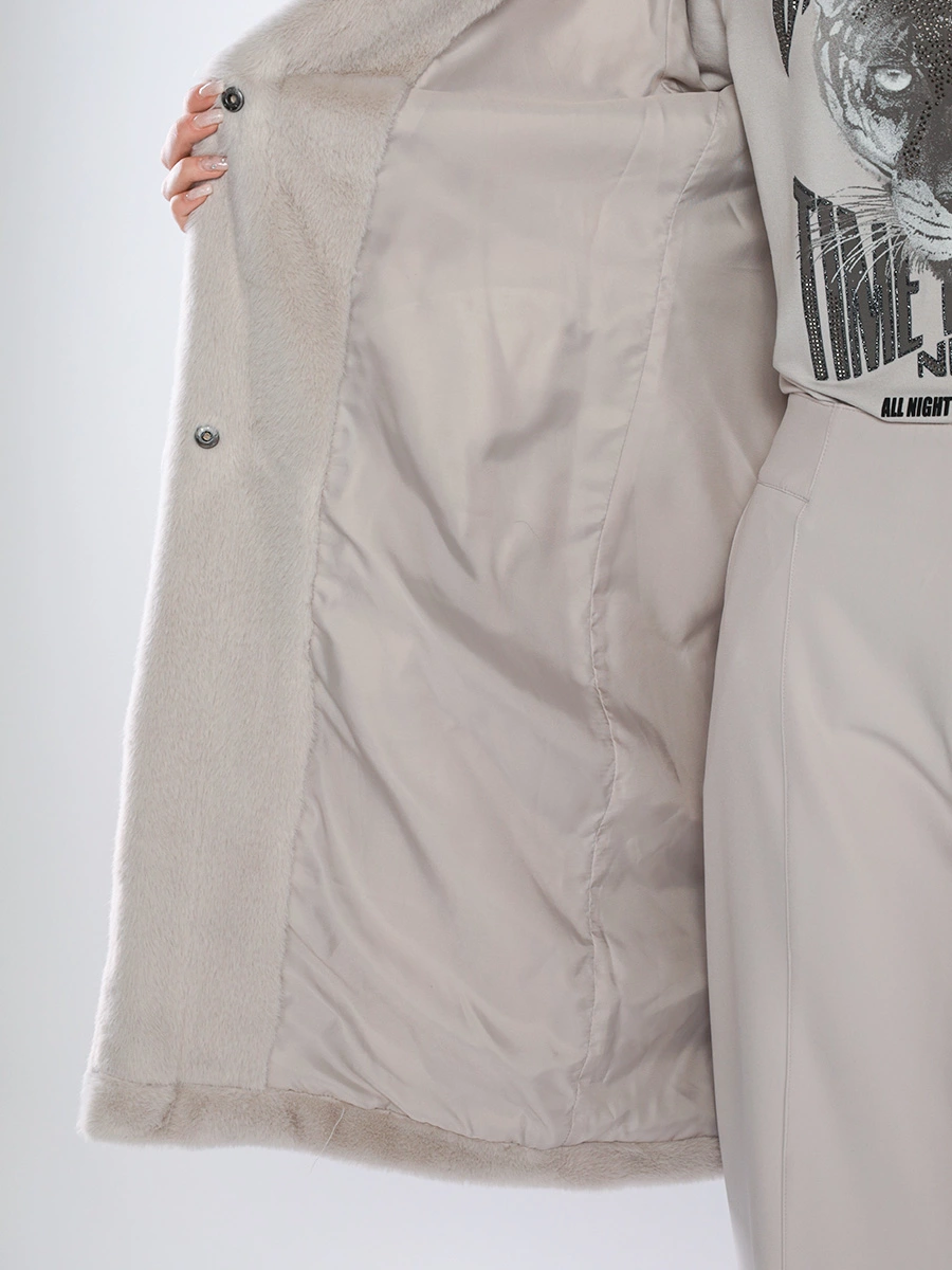 Пальто прямого кроя из искусственного меха светло-серого цвета